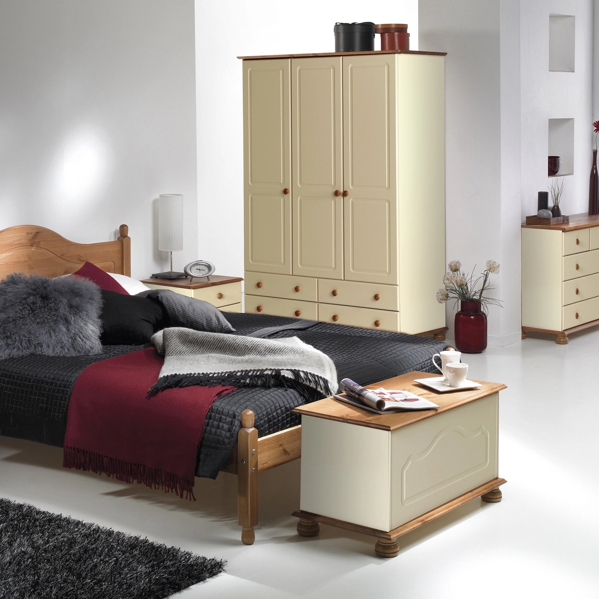 Furniture To Go Copenhagen Blanket Box in Cream/Pine